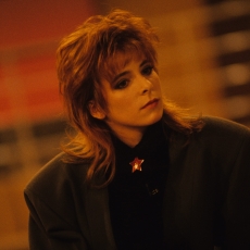mylene-farmer-c-est-encore-mieux-l-apres-midi-antenne-2-19-fevrier-1987-030