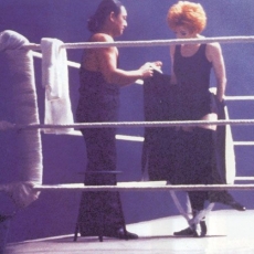 Mylène Farmer - Tournage du clip Je t'aime mélancolie - Photographe : Claude Gassian