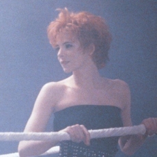 Mylène Farmer - Tournage du clip Je t'aime mélancolie - Photographe : Claude Gassian