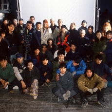 Mylène Farmer et l'équipe du tournage clip L'Âme-Stram-Gram Photo Claude Gassian