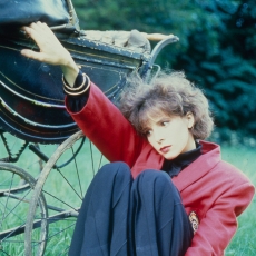 Mylène Farmer - Tournage du clip Plus Grandir - Photographe : Jean-Paul Dumas-Grillet