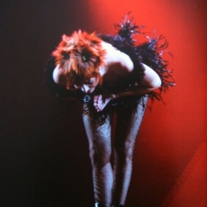 Mylène Farmer chante "Q.I" - Avant que l'ombre... à Bercy - Photographe : Claude Gassian