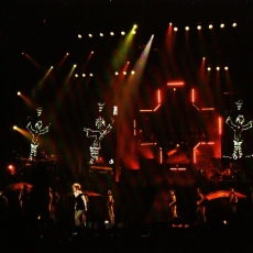 Mylène Farmer chante "C'est une belle journée" - Avant que l'ombre... à Bercy - Photographe : Claude Gassian