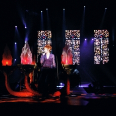 Mylène Farmer - Ange, parle-moi - Concerts Avant que l'ombre... à Bercy - Photographe : Claude Gassian