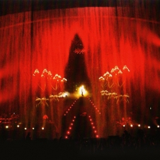 Mylène Farmer chante "Avant que l'ombre...." - Avant que l'ombre... à Bercy - Photographe : Claude Gassian