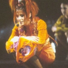 Mylène Farmer - Mylenium Tour - L'Âme-Stram-Gram - Photographe : Claude Gassian