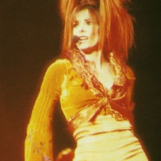 Mylène Farmer - Mylenium Tour - L'Âme-Stram-Gram - Photographe : Claude Gassian