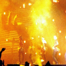 Mylène Farmer - Medley - Mylenium Tour - Photographe : Claude Gassia