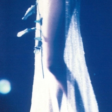 Mylène Farmer - Mylenium Tour - Innamoramento - Photographe : Claude Gassian