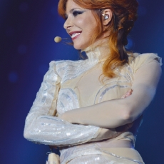 Mylène Farmer chante "C'est une belle journée" - Timeless 2013