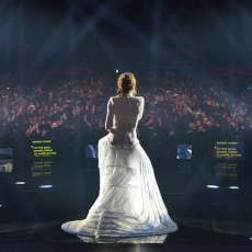 Mylène Farmer - Rêver - Timeless 2013 - Photographe : Nathalie Delépine