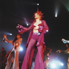 Mylène Farmer - Tour 1996 - Je t'aime mélancolie - Photographe : Claude Gassian