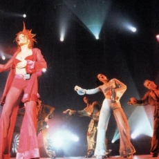 Mylène Farmer - Tour 1996 - Je t'aime mélancolie - Photographe : Claude Gassian