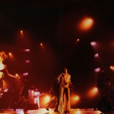 Mylène Farmer - Tour 1996 - Je t'aime mélancolie - Photographe : Claude Gassian