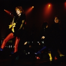 Mylène Farmer chante "Pourvu qu'elles soient douces" sur le "Tour 89" - Photographe : Marianne Rosenstiehl