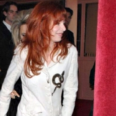 mylene-farmer_2007_defile-franck-sorbier_001