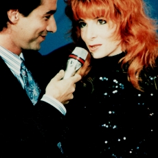 Mylène Farmer chante Pourvu qu'elles soient douces dans l'émission Interchallenges sur TF1 le 20 novembre 1988