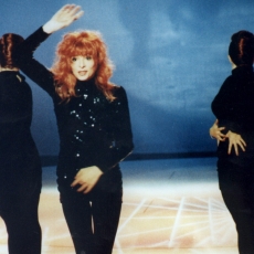 Mylène Farmer chante Pourvu qu'elles soient douces dans l'émission Interchallenges sur TF1 le 20 novembre 1988