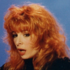 Mylène Farmer chante Pourvu qu'elles soient douces dans l'émission Interchallenges sur TF1 le 20 novembre 1988