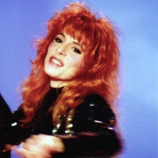 Mylène Farmer chante Pourvu qu'elles soient douces dans l'émission Interchallenges sur TF1 le 20 novembre 1988