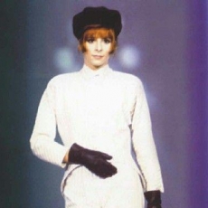 Mylène Farmer - Lahaye d'honneur - TF1 - 15 janvier 1988 - Sans contrefaçon