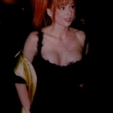 Mylène Farmer - NRJ Music Awards 2000 - Montée des marches