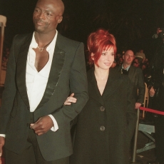 Mylène Farmer et Seal - NRJ Music Awards 2002 - Montée des marches