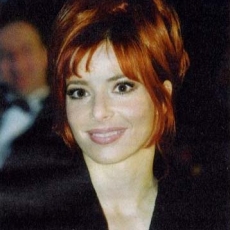 Mylène Farmer et Seal - NRJ Music Awards 2002 - Montée des marches