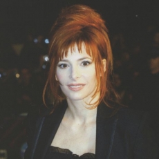 Mylène Farmer - NRJ Music Awards 2003 - Montée des marches