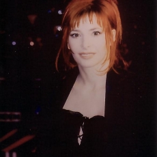 Mylène Farmer - NRJ Music Awards 2003 - Montée des marches