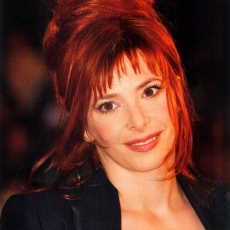 Mylène Farmer - NRJ Music Awards 2003 - Montée des marches