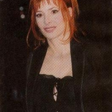 Mylène Farmer - NRJ Music Awards 2003 - Montée des marches