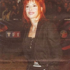 Mylène Farmer - NRJ Music Awards 2003 - Montée des marches