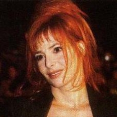 Mylène Farmer - NRJ Music Awards 2003 - Montée des marches