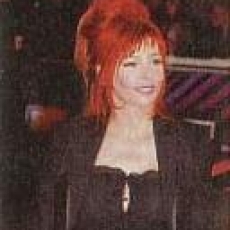 Mylène Farmer - NRJ Music Awards 2003 - Montée des marches