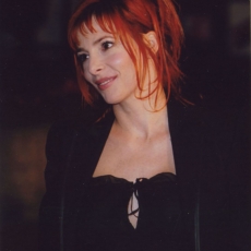 Mylène Farmer - NRJ Music Awards 2003 - Montée des marches