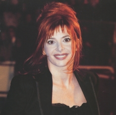 Mylène Farmer - NRJ Music Awards 2003 - Montée des marches