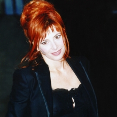 Mylène Farmer - NRJ Music Awards 2003 - Montée des marches