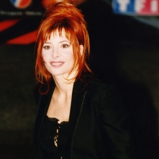 Mylène Farmer - NRJ Music Awards 2003 - Montée des marches