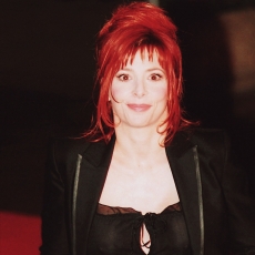 Mylène Farmer - NRJ Music Awards 2003 - Montée des marches