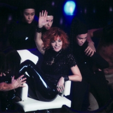 Mylène Farmer NRJ Music Awards 2011 Prestation sur Oui mais... Non