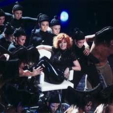 Mylène Farmer NRJ Music Awards 2011 Prestation sur Oui mais... Non