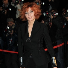 Mylène Farmer NRJ Music Awards 2011 Tapis Rouge