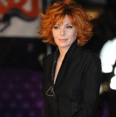 Mylène Farmer NRJ Music Awards 2011 Tapis Rouge