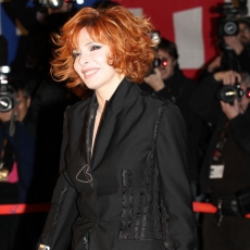 Mylène Farmer NRJ Music Awards 2011 Tapis Rouge