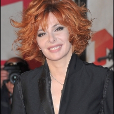 Mylène Farmer NRJ Music Awards 2011 Tapis Rouge