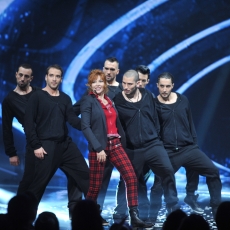 Mylène Farmer et ses danseurs - Du Temps - NRJ Music Awards 2012