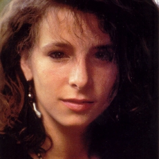 mylene-farmer_1984_pierre-perrin_408b