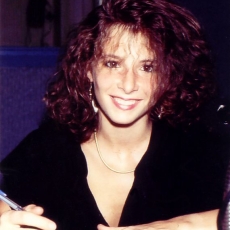 mylene-farmer_1984_pierre-perrin_404