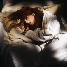 Mylène Farmer - Giorgino - Photographe : Etienne George